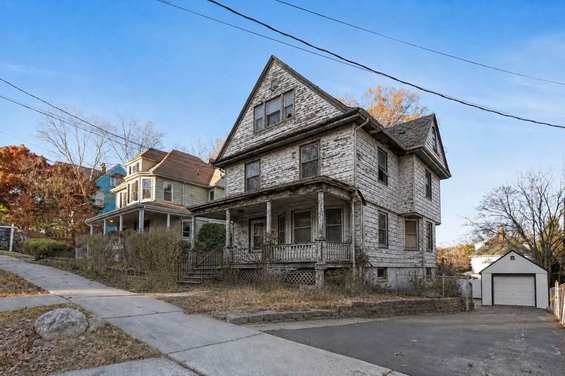 Home exterior before renovation